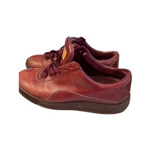 Louis Vuitton leather sneaker 👟. Old vintage style